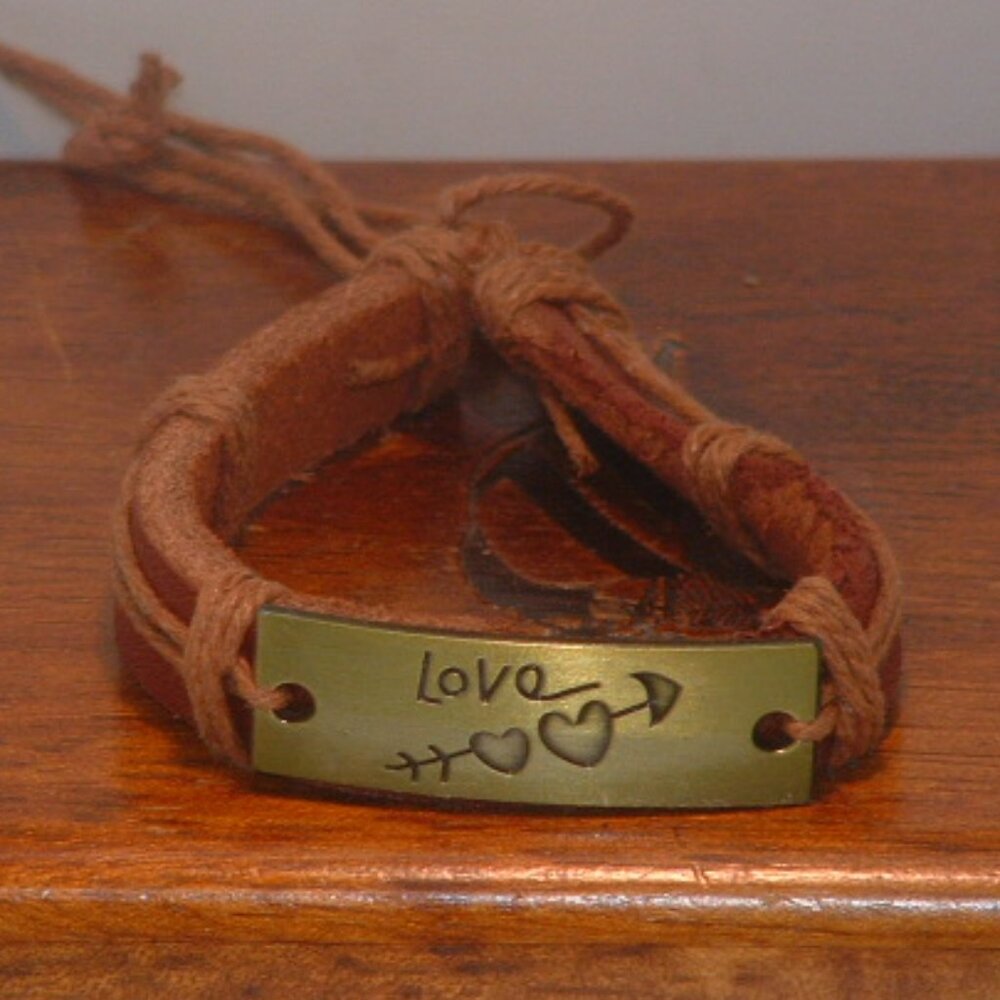 New Women’s Brown Love Hearts & Arrow Leather Bracelet